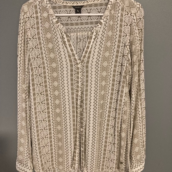 Eddie Bauer size medium woman’s long sleeve blouse.Gorgeous fabric. Like new. - Picture 1 of 4